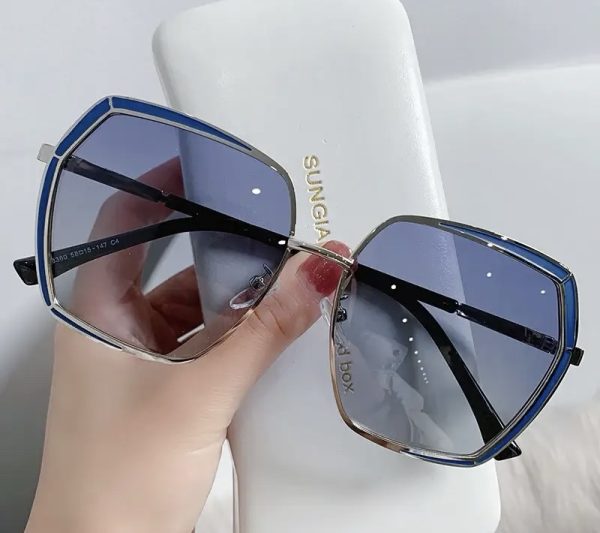 UV Blocking Sunglasses With Large Border